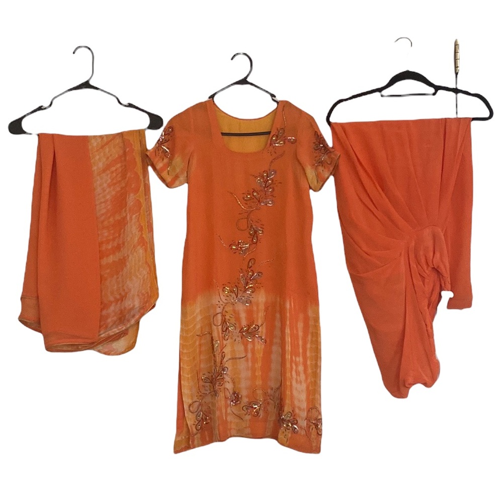 Punjabi salwar kameez (Bollywood dress / suit)
